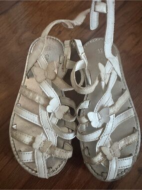 Carter’s Delicate sandals in a soft champagne size 12
